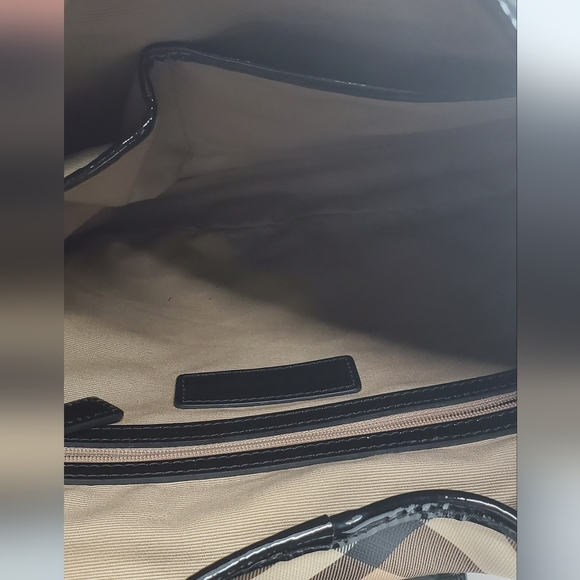 Burberry Patent Nova Check Brooke Hobo - Picture 8 of 9